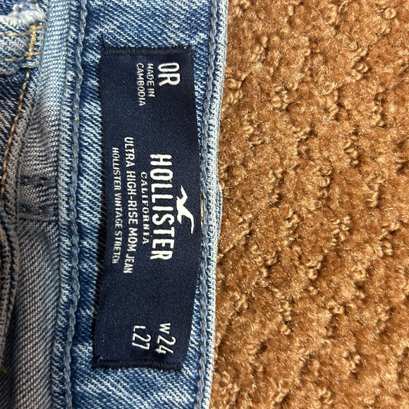 Hollister ultra high-rise mom jean - Picture 2 of 3